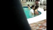 Download Bokep Esposa novinha putinha safadinha trepando na piscina 2020