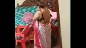 Film Bokep Neighbor aunty caught while changing saree 2020