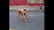 Bokep Mobile Una mujer d period desnuda detenida rodando en el suelo mp4