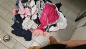 Vidio Bokep I found some girls laundry left out at the laundromat and piss on them mp4