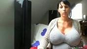 Film Bokep Hot brunette hiding her massive boobs terbaru