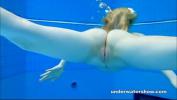 Nonton Video Bokep Cute Lucie is stripping underwater mp4