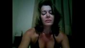 Download Video Bokep coroa gostosa se masturbando na webcam de bikini terbaru