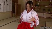 Nonton Video Bokep Brunette Asian in a red and white kimono rubs her cunt terbaru