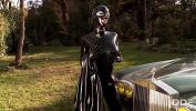 Nonton Video Bokep Fetish Queen Latex Lucy Fucks herself outdoors with Dildo online