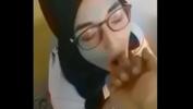 Video Bokep hijabi sensuously sucks on finger
