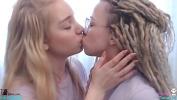 Nonton Bokep Pretty Lesbian sisters fucks on camera mp4