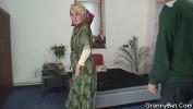 Nonton Video Bokep Lonely old grandma pleases an young guy