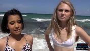 Nonton Video Bokep Amateur teen picked up on the beach and fucked in a van gratis