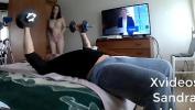 Bokep HD Pillo a Andres haciendo pesas y me apetece chuparle la polla y follarmelo hasta que se corra yo me llevo 3 orgasmos bien ricos con su polla gorda 3gp online