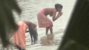 Nonton Film Bokep Indian women bathing by the river terbaik