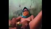 Nonton Video Bokep tudung slut slide cucumber in her pussy terbaru 2020