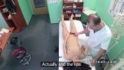Video Bokep Doctor licks and fucks hairy patient hot