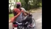 Video Bokep Terbaru Sardarni ne bike par sardar ki muthi mari online
