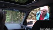 Bokep Hot Hitchhiking 70 years old granny riding roadside terbaru