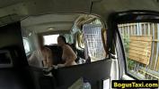 Download Video Bokep Deepthroating babe riding cabbies hard cock