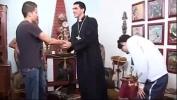 Bokep Terbaru Padre da DURO em coroinhas sol Priest fucks altar boys online