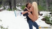 Video Bokep Gf riding her guys dick in the snow mp4