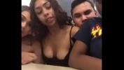 Film Bokep Novinhas doidas mostrando os peitos no McDonald 039 s terbaik