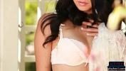 Bokep HD Sexy latina model Reyna Arriaga gives a full striptease gratis