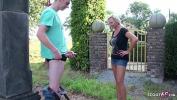 Bokep Full Mutter erwischt Stief Sohn beim wichsen im Garten und fickt mit ihm German Mother hot