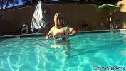 Bokep Video Hot blonde plays in hotel pool 2020
