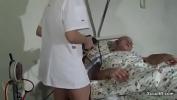 Download vidio Bokep Krankenschwester hilft alten Patienten mit einem Fick im KH mp4