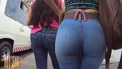 Bokep Full Chica en jeans ajustados esperando el bus gratis