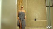 Download Video Bokep Busty Bombshell Cara Brett Fingers Her Wet Pussy In The Shower terbaru