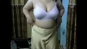 Vidio Bokep Indian Aunty boob show hot
