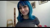 Video Bokep Blue Haired chick has a tight hole hot