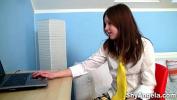 Bokep Shy Angela Teeny masturbating and dildoing in front of her laptop