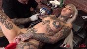 Vidio Bokep Amber Luke masturbates while getting tattooed terbaru