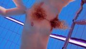 Vidio Bokep Swimming pool hot babe gets horny and naked