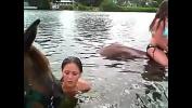 Video Bokep Terbaru Montando caballo en bikini