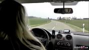Bokep Video Deutsche MILF Julia Pink fickt richtig versaut mit jungen Anhalter nach der Arbeit im Auto German Mom hot