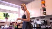 Bokep Terbaru 42yr old Big Ass British MILF Tracey gives JOI