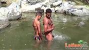 Video Bokep Terbaru Hot latino gays sucks cock in river