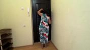 Vidio Bokep step Mom will open the door to her son when he pleases her big and mature ass with his dick terbaru