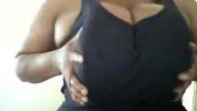 Bokep Mobile Black babe playing with her huge black boobs terbaik