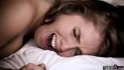 Video Bokep Dude hammered and creampied girlfriend and she plays with it