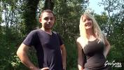 Video Bokep Belle blonde se fait prendre dans les bois avec ses gros seins 2020