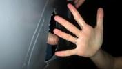 Video Bokep Corno filmando estranho gozar nos peitinhos da namorada pelo glory hole hot