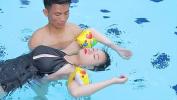 Film Bokep lam tinh duoi nuoc voi em gai xinh hot