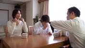 Video Bokep Terbaru Huebsche asiatisch japanische Mutter wird von ihrem Sohn gefickt 3gp online