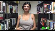 Nonton Bokep Mia Khalifa strips in library online