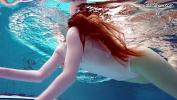 Bokep Mobile Redhead Simonna showing her body underwater terbaru 2020