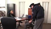 Video Bokep Interrogatorio alla stazione di polizia con pippa con i piedi hot