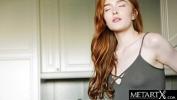 Video Bokep Gorgeous natural redhead shoves her fingers in her hairy pussy gratis