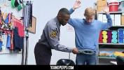 Bokep Hot Lazy Twink Sucks A Hung Black Security Officer rsquo s Cock To Get Out Of Trouble terbaru